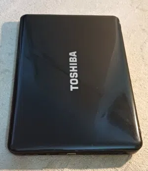 لاب توب توشيبا هارد 750 راما 8 Core i5 الجيل الثالث بحالة جيدة
