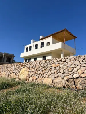 مزرعه مطله وكاشفه في عنيبه جرش قرب اوستراد الزرقاء جرش