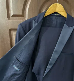 Formal Suit by Elegant Brand Made in Turkey Worn 1 Time بدلة كاملة ملبوسة مرة ماركة اليغانت التركية