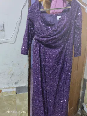 فساتين شبابيه وجميع القياسات والألوان وشكلهن ايجنن بس نقالي موواضح كلش جديدات ونضيفات استخدام واحد ف