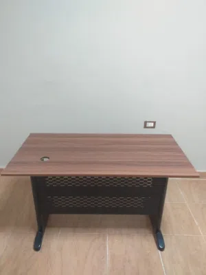 مكتب مستعمل للبيع