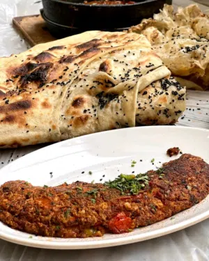 الذي يحتاج طباخين محروقات اصحاب خبره بتحضير المحروقات طباخين فنانين يتواصل بنا