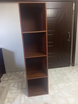مكتبة 4 رفوف بحالة ممتازة