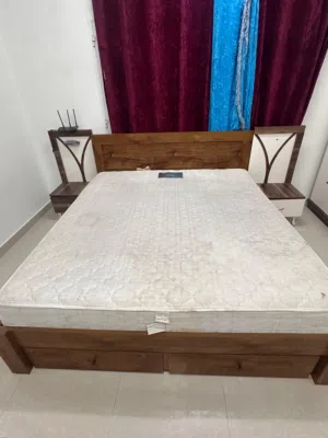 سرير مزدوج كبير بحاله جيده جدا مع دوشه35ريال استعمال فتره بسيطه