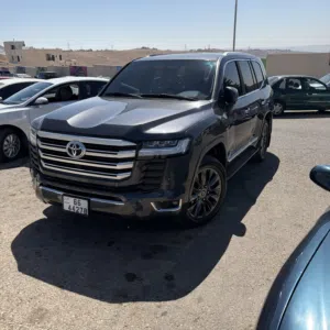 تويوتا لاندكروزر الشكل الجديد 8 سلندر 4600 سي سي بحالة ممتازة