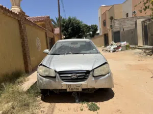 سيارة واقفه ع محرك