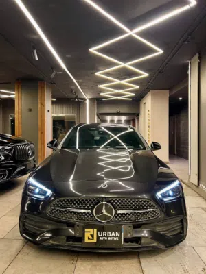 عربيه مرسيدس  2022 فتحه سقف فرش اسود