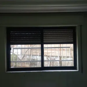 شبابيك المنيوم بحال الوكاله لون اسود زجاج عسلي عدد 10 ارتفاع 125عرض200