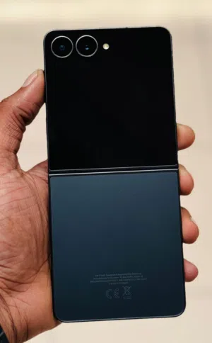 samsung z flip 7 12/512  new just 20 days used untouched condition with ful binhindi warranty