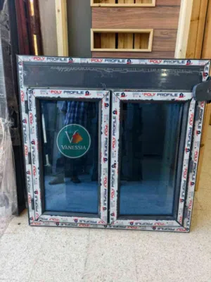 Fenêtre PVC couleur gris