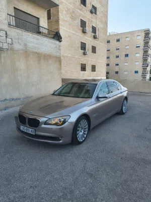 BMW F01 M 2009 740Li فل الفل اعلى  صنف بفئتها ماشية 175 الف كيلو  مرخصة جميع الإضافات تعمل بكفاءة
