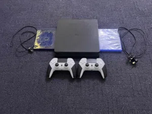 Playstation 4 مهكر وفيه العاب 4 مخزنه مع مكتبتين العاب