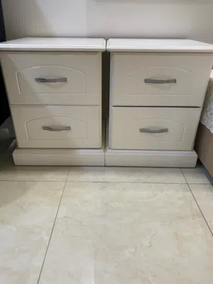 طاوله جانبيه