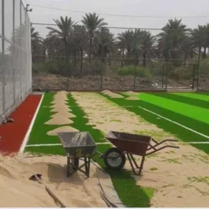 فني تركيب ملاعب خماسية وملاعب 11 وحدائق
