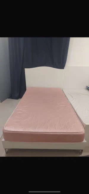 سرير مع الدوشك استخدام بسيط