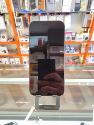 iphone 16 pro max تخزين : 256g بطارية : 94% لون : صحراوي بحالة وكالة الوكالة بسعر الحررررررق