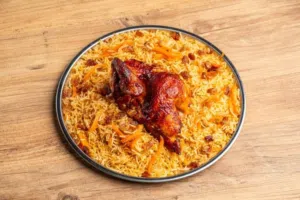 وجبات رز ساخنة مع دجاج أو لحم – توصيل مجاني داخل مسقط
