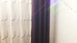 بردايه لون خمري قماش ثقيل كامله مع الجسر ولا غلطه بحاله ممتازه عدد واحد فقط