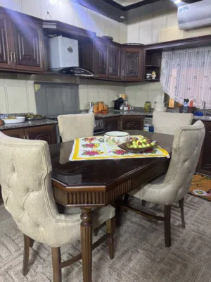 طاوله سفره فخمه من ست كراسي خشب زان استخدام شهر واحد فقط