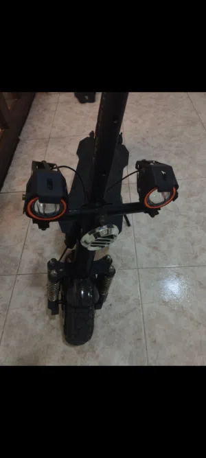 للبيع سكوتر فيها كل شيء جديد المكينه و الكمبيوتر و تاير slick مال ورا