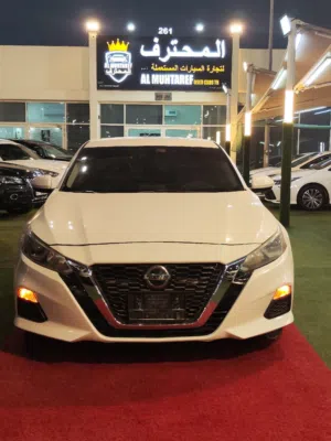 للبيع نيسان ألتيما S موديل 2020 وارد بحالة ممتازة جداً، سيارة نظيفة وممشاها 19,000 كم فقط،