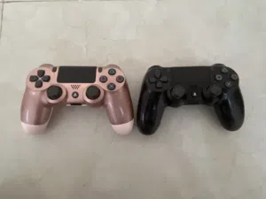 يدين سوني 4 أصلية + أغطية حماية  حالة ممتاز