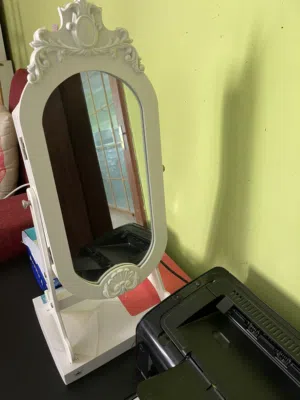 مرآه وخزانة للحلى والاكسسوارت