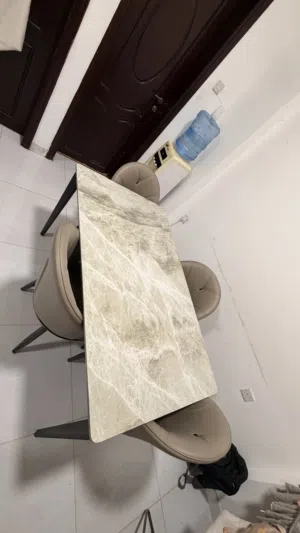 طاولة سفرة مع 4 كراسي