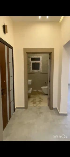 شقة للبيع فالسيدة عائشة طابق اول علوي.. العمارة مكونة من طابقين فقط.. تشطيب وتجهيز جديد 2026