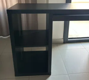 مكتب ايكيا للبيع جديد ونظيف