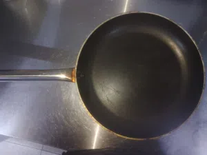 مقلاة للطبخ استعمال خفيف