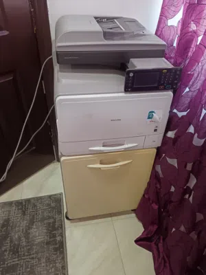 طابعه ريكو 305 شبه جديد للبيع المستعجل شغالة علفحص يوجد توصيل السعر نهائي