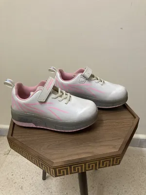 Girls . Shoes . White . Used0