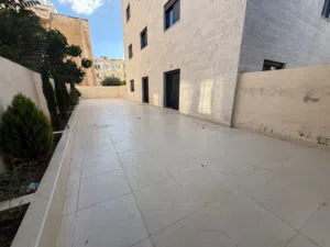 الشميساني - شقق فارغه طوابق ارضيه لم تسكن للايجار دفعات سهله جدا -