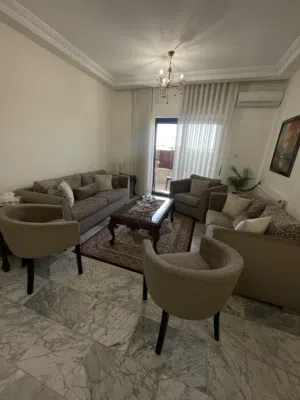 طقم كنب ثلاثية وثنائية وفردية وكراسي جانبية بحالة جيدة جدا. على المهتمين التواصل على الواتساب فقط.