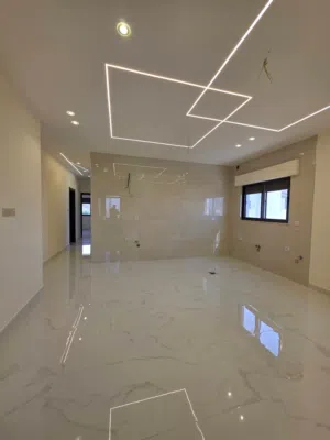 للبيع شقه بناء جديد طابق ثالث يوجد مصعد سوبر ديلوكس