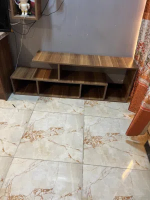 ميز شاشة بلازما كما موضح بالصور