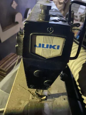 ماكينة خياطة