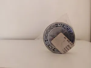 غطاء مركز الجنط (Wheel Hub Cap) الأصلي لسيارات مرسيدس-بنز  B