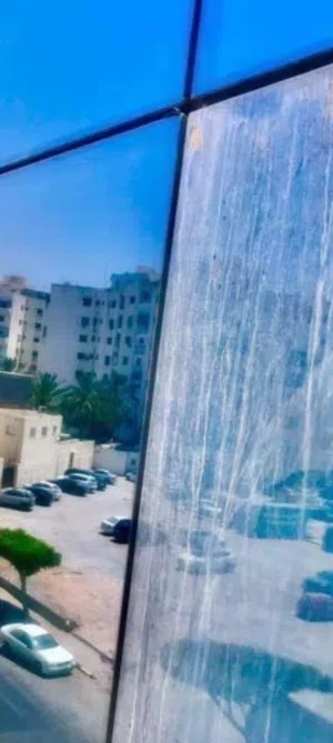 نبحث عن ممول لمشروع متوسط خاص بتنظيف الواجهات