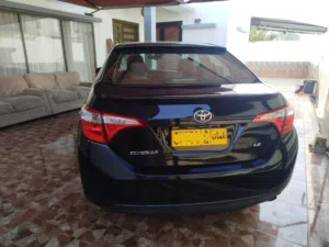 Toyota Corolla Sedan, model 2015, in excellent condition.