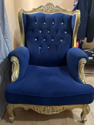 كنب للبيع في حاله جيده وقليل الاستخدام