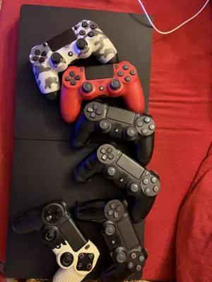 ps4 مهكر وعادي وقابل لتهكير