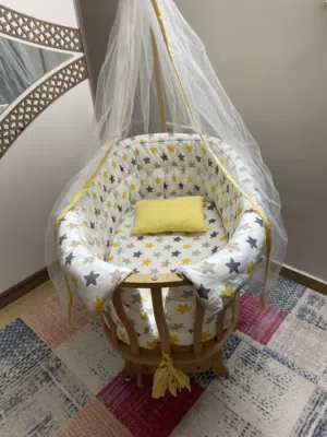 تخت بيبي هزاز مستعمل بحالة الجديد مع مفرش كامل و ناموسية موجود بنابلس