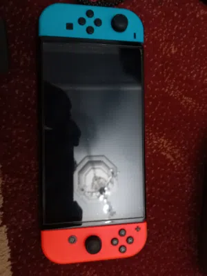 نينتندو سويتش اوليد للبيع و يدته الأصلية أيضا و فيفا 2025 معه كله ب 2000 دينار