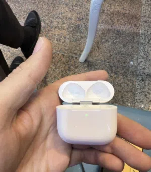 للبيع AirPods 4 (نسخة ANC – عزل الضوضاء)
