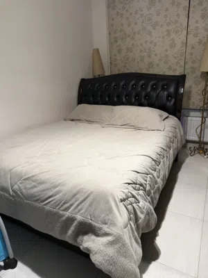 عرفة نوم ماستر لون بني خشب مع فرشه