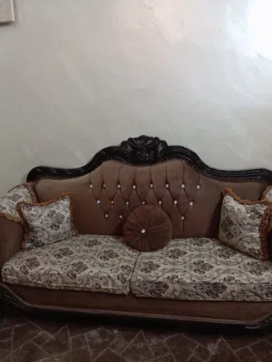 طقم كنب بحاله جيده للبيع