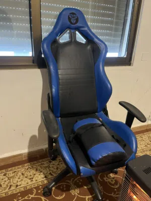 كرسي قيمنق نظيف جدا فيه شخط خفيف