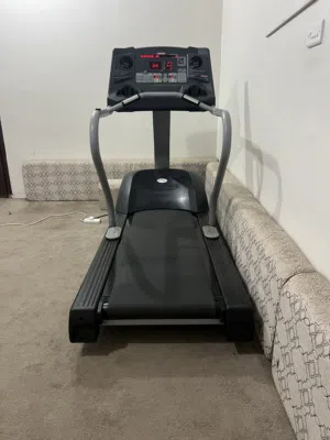 جهز مشي أمريكي star trac